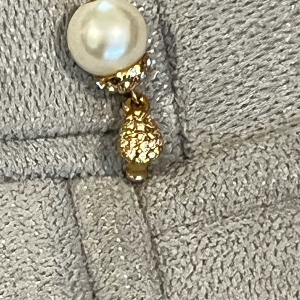 Dressy pearl drop earrings - Picture 4 of 4